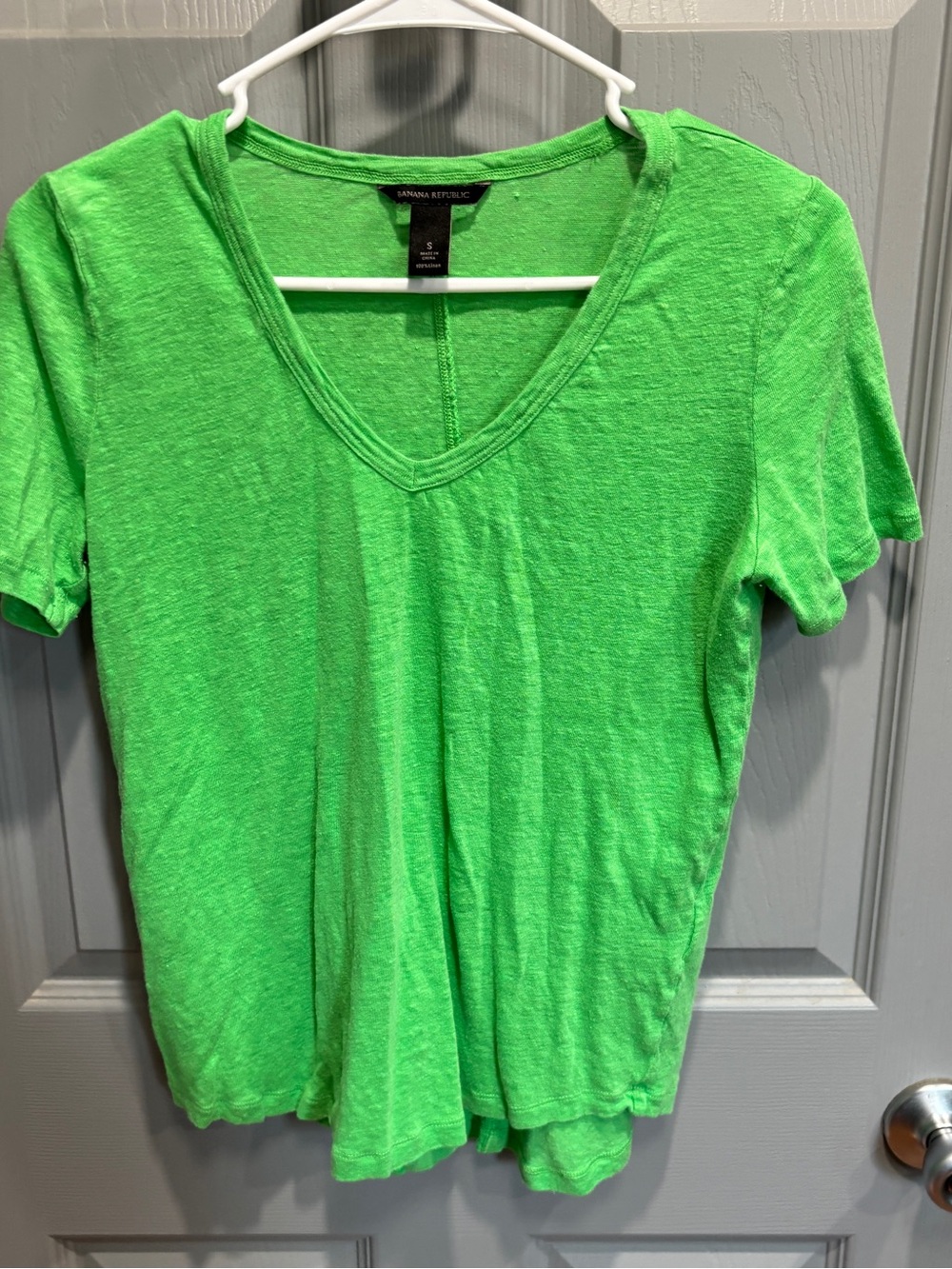 Banana Republic Bright Lime V-Neck Short Sleeve Tee